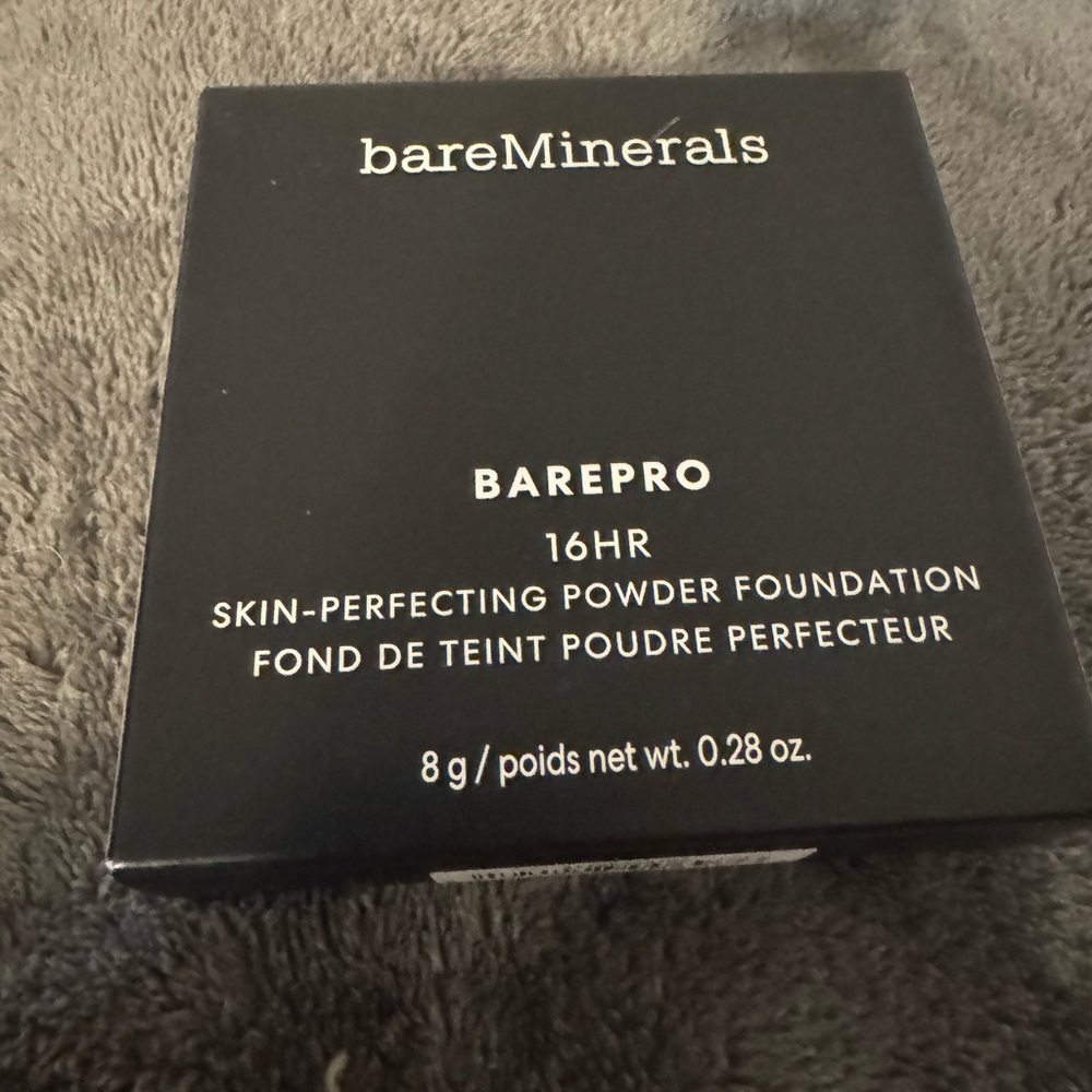 bareMinerals BAREPRO Light 20 Cool Powder Foundation